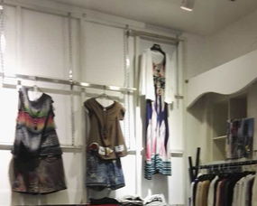 內鄉縣依佳精品服裝店——河南服裝銷售的品質之選