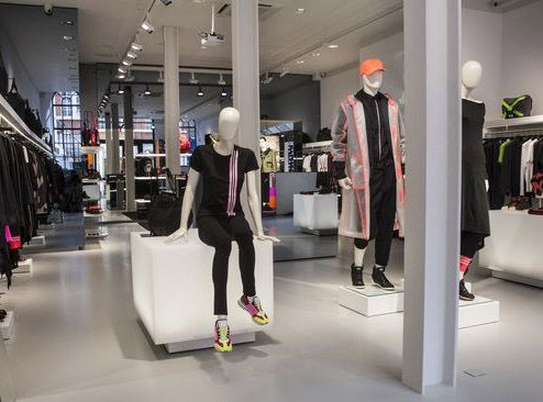 寒風(fēng)中的櫥窗 英國服裝零售市場遇冷與消費者心態(tài)的轉(zhuǎn)變