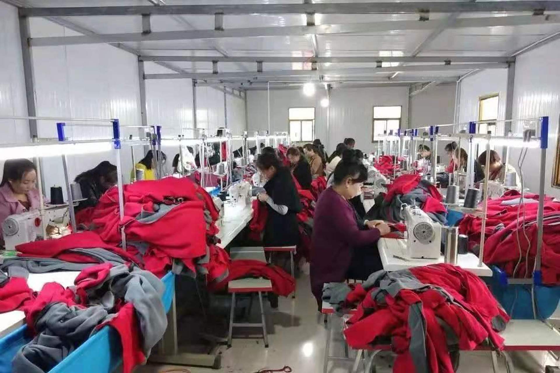 計(jì)件與計(jì)時(shí) 服裝廠工資制度如何平衡效率與公平？